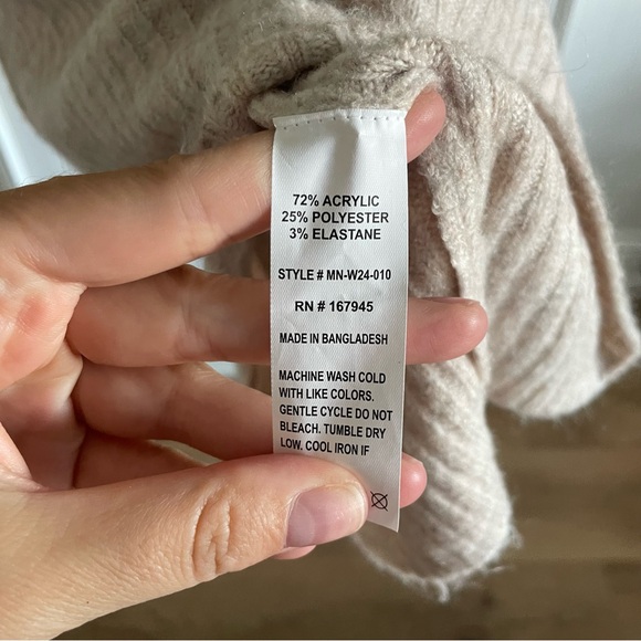 Elegant Long Sleeve Ribbed Dress in Cream - Picture 3 of 6